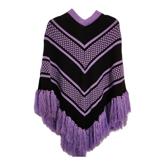 Gorgeous V neck oversized Poncho - Picture 2 of 8